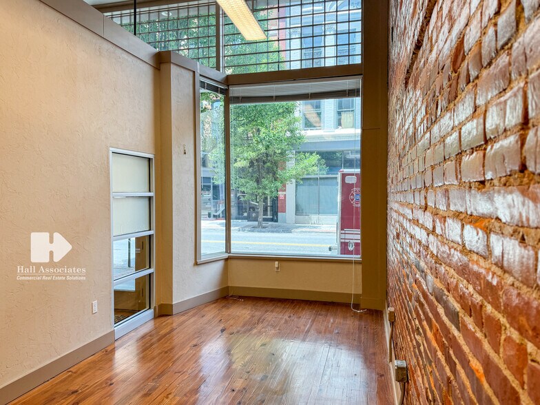 108 Campbell Ave SW, Roanoke, VA à vendre - Photo de l’immeuble – Image 2 sur 25