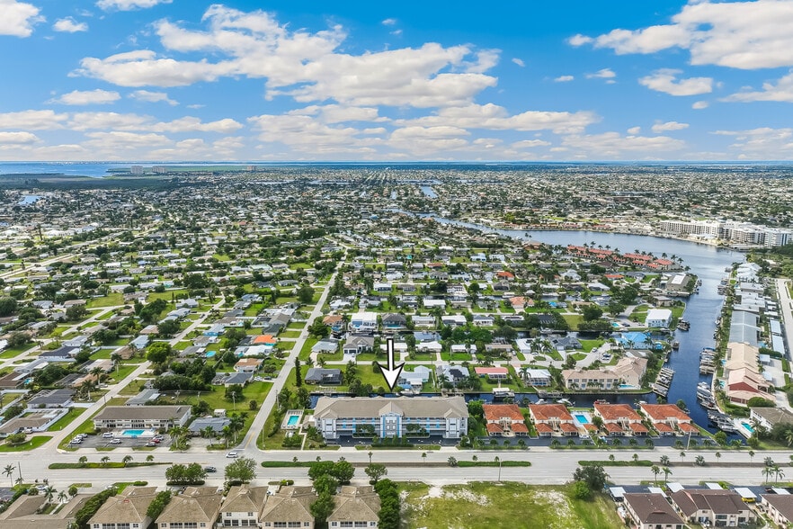 5126 Coronado Pky, Cape Coral, FL à vendre - Photo de l’immeuble – Image 3 sur 36