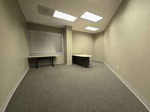 9703 Richmond Ave, Houston, TX à louer Photo intérieure– Image 1 sur 2