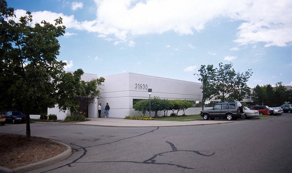 31600-31700 W 13 Mile Rd, Farmington Hills, MI à vendre - Photo de l’immeuble – Image 2 sur 16