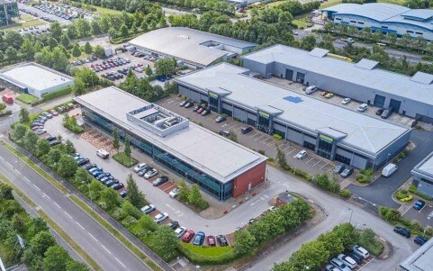 4 Windward Dr, Liverpool à vendre - Photo de l’immeuble – Image 3 sur 5