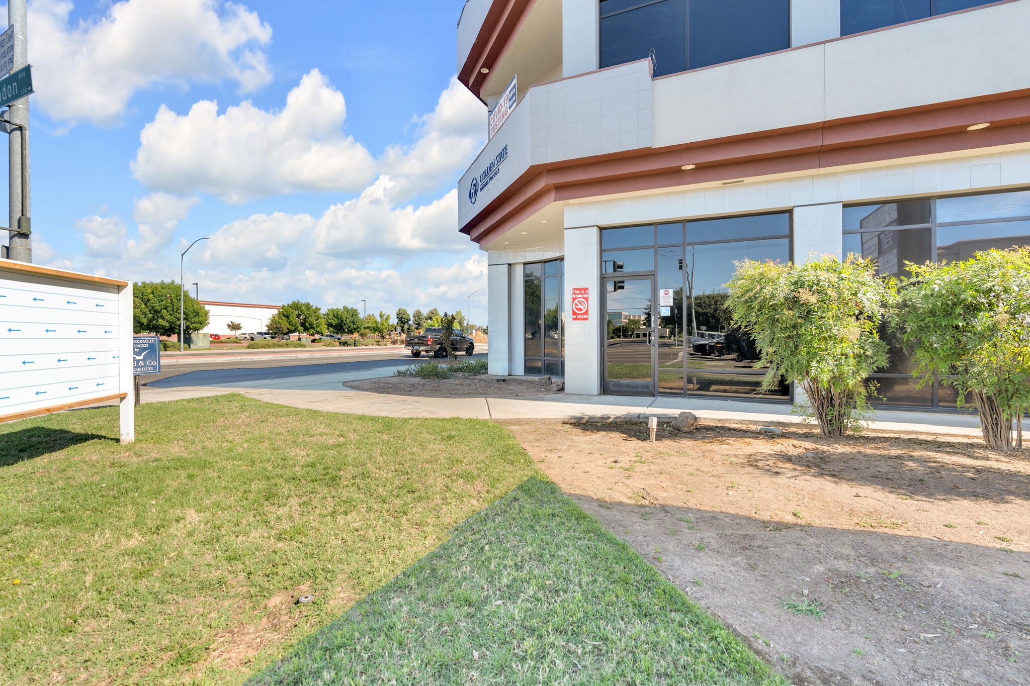 6767 N Fresno St, Fresno, CA à louer Photo de l’immeuble– Image 1 sur 13