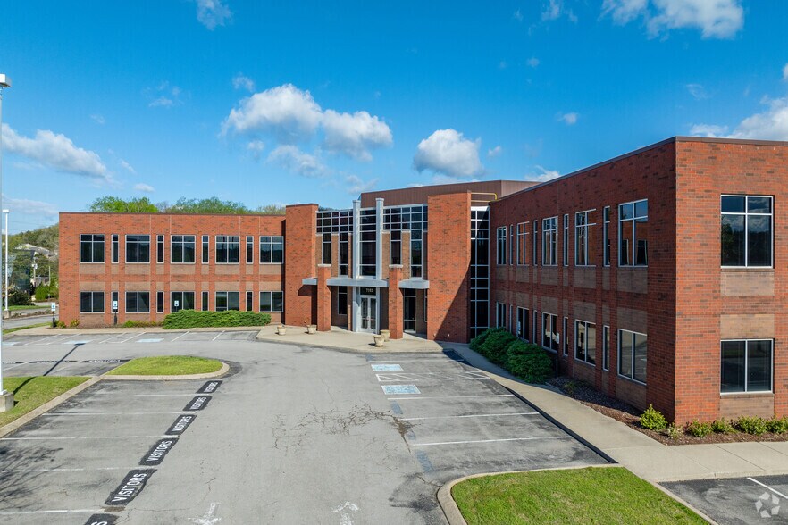 7102 Commerce Way, Brentwood, TN à louer - Photo de l’immeuble – Image 1 sur 8