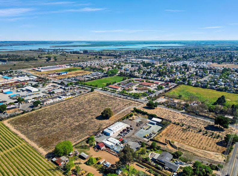 5181 Live Oak Ave, Oakley, CA à vendre - Photo de l’immeuble – Image 1 sur 6