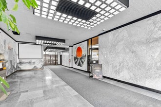 5250-5260 Rue Ferrier, Montréal, QC à louer Photo intérieure– Image 2 sur 12