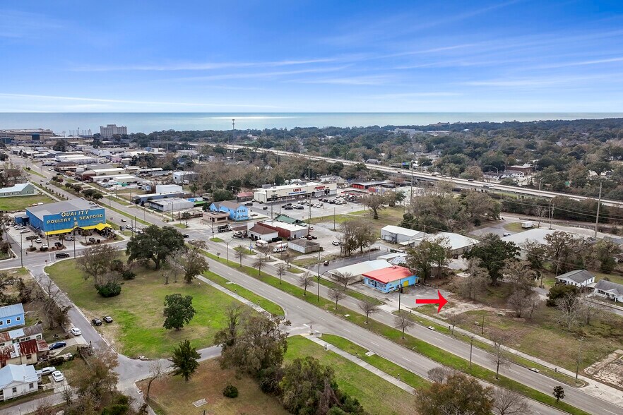 323 Caillavet St, Biloxi, MS à vendre - Photo de l’immeuble – Image 3 sur 15
