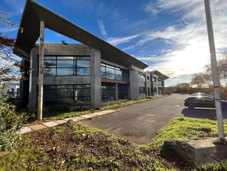 74 Rue Elisée Reclus, Décines-Charpieu à louer - Photo de l’immeuble – Image 3 sur 4