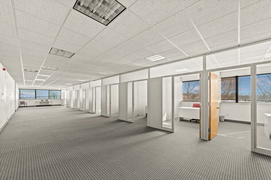 23330 Commerce Park, Beachwood, OH à vendre - Photo de l’immeuble – Image 2 sur 28
