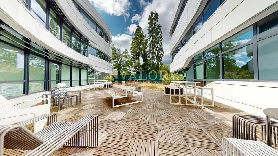 Bureau dans Champagne-au-Mont-d'Or à louer - Photo de l’immeuble – Image 1 sur 4