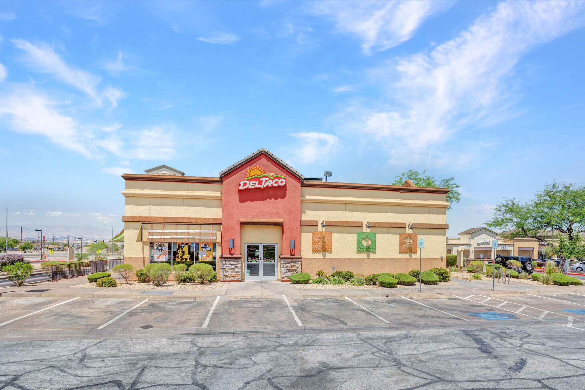 150 N Boulder Hwy, Henderson, NV à louer Photo de l’immeuble– Image 1 sur 8