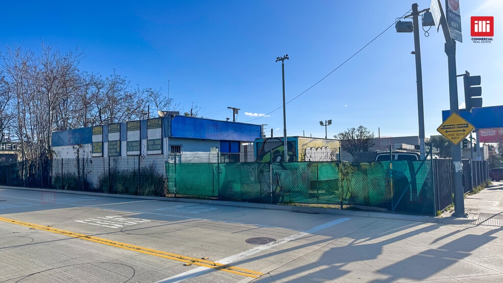 21339 Sherman Way, Canoga Park, CA à louer - Photo de l’immeuble – Image 3 sur 8
