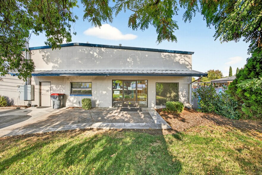 3100 Merriman Rd, Medford, OR à vendre - Photo de l’immeuble – Image 1 sur 25
