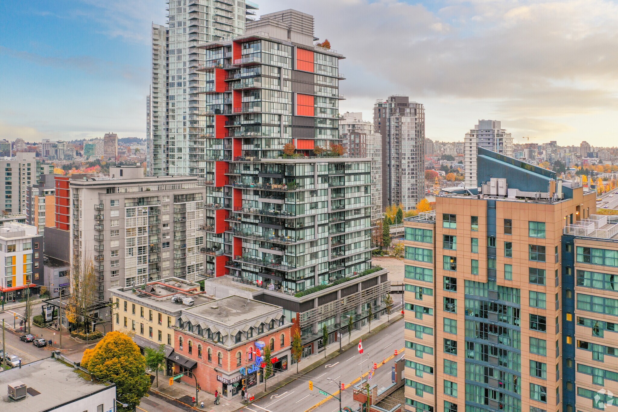 1340 Granville St, Vancouver, BC à louer Photo de l’immeuble– Image 1 sur 5