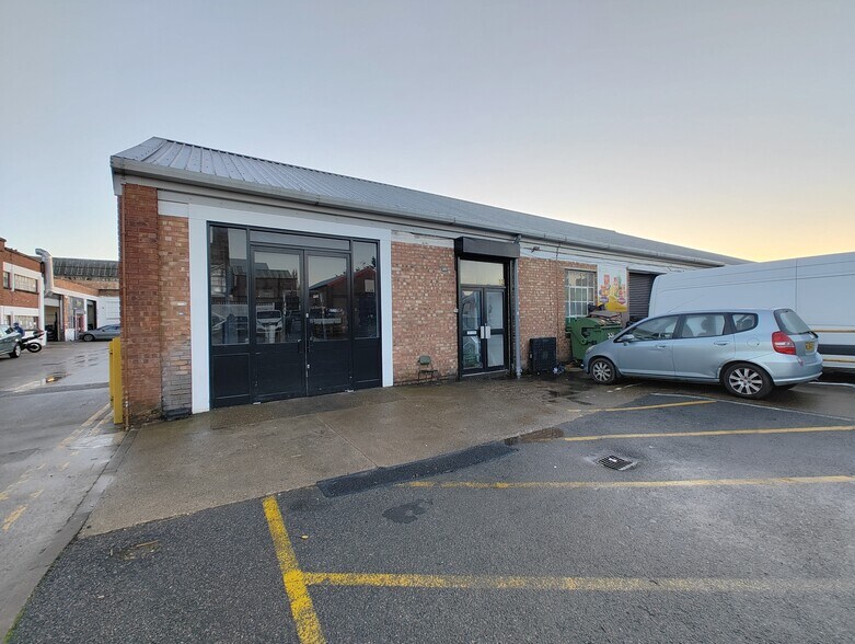 12 Osram Rd, Wembley à louer - Photo de l’immeuble – Image 1 sur 2