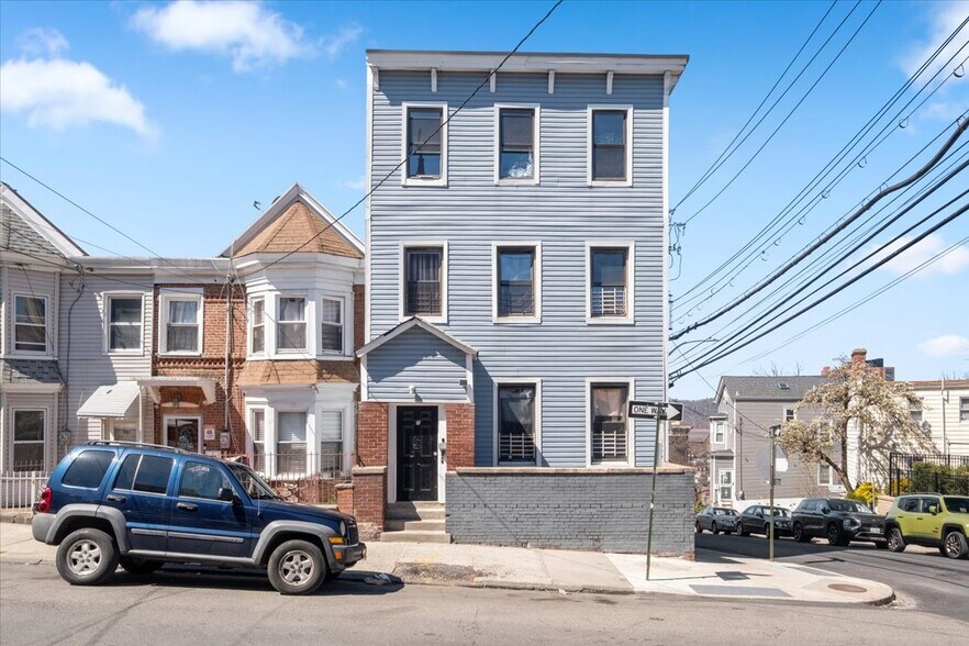 97 Waverly St, Yonkers, NY à vendre - Photo principale – Image 1 sur 4