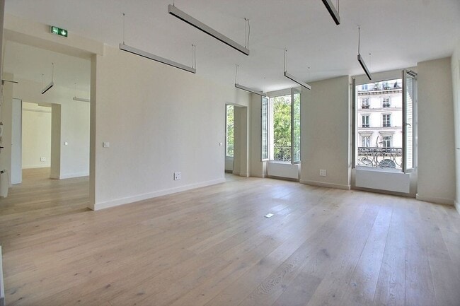 Plus de détails pour 24 Boulevard Saint-Denis, Paris - Bureau à louer
