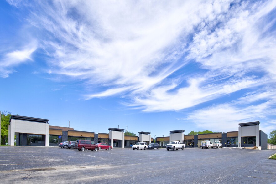 7711 N Oak Tfwy, Kansas City, MO à louer - Photo de l’immeuble – Image 2 sur 9