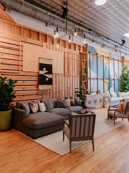 327 E Main St, Ventura, CA à louer - Photo intérieure – Image 3 sur 8