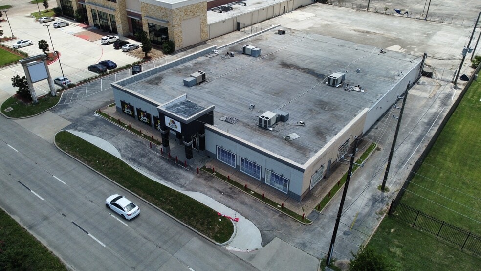 16525 North Fwy, Houston, TX à louer - Photo de l’immeuble – Image 2 sur 23