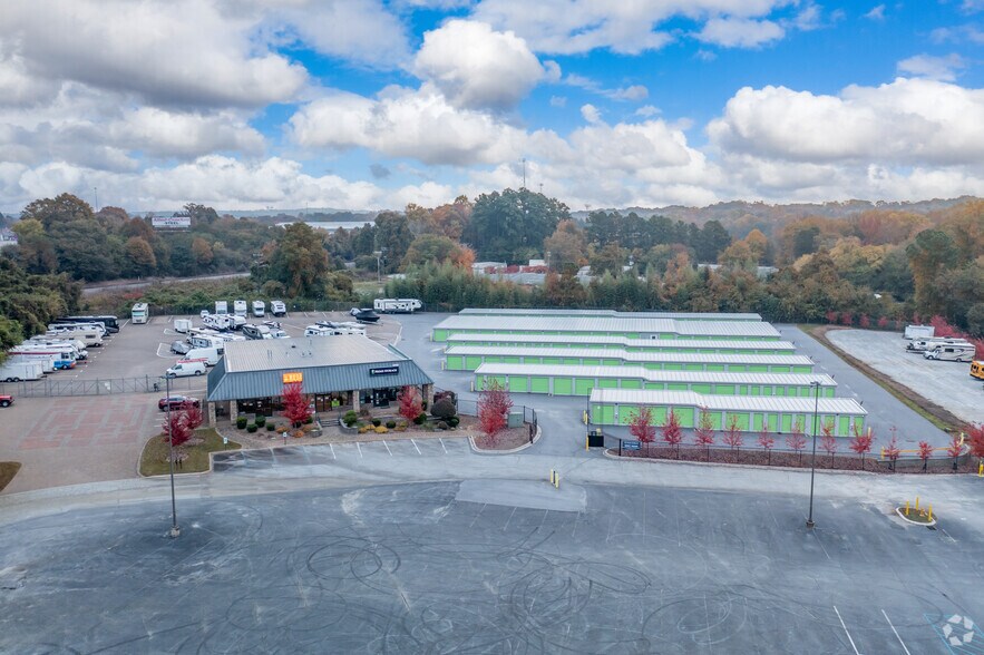 3146 Wade Hampton Blvd, Taylors, SC à louer - Photo de l’immeuble – Image 2 sur 6