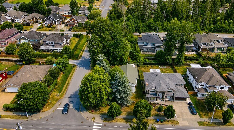 15909 108 Av, Surrey, BC à vendre - Photo principale – Image 1 sur 4