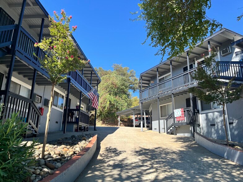 504 Angels Rd, San Andreas, CA à vendre - Photo de l’immeuble – Image 2 sur 5