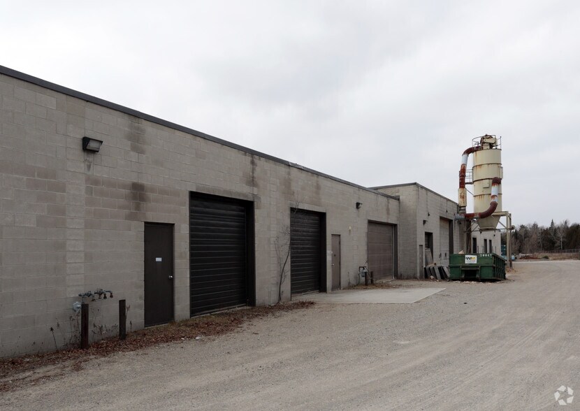 295 Southgate Dr, Guelph, ON à louer - Photo de l’immeuble – Image 2 sur 7
