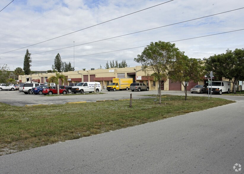 8044-8045 W 2st Ct, Hialeah, FL à vendre - Photo de l’immeuble – Image 2 sur 10