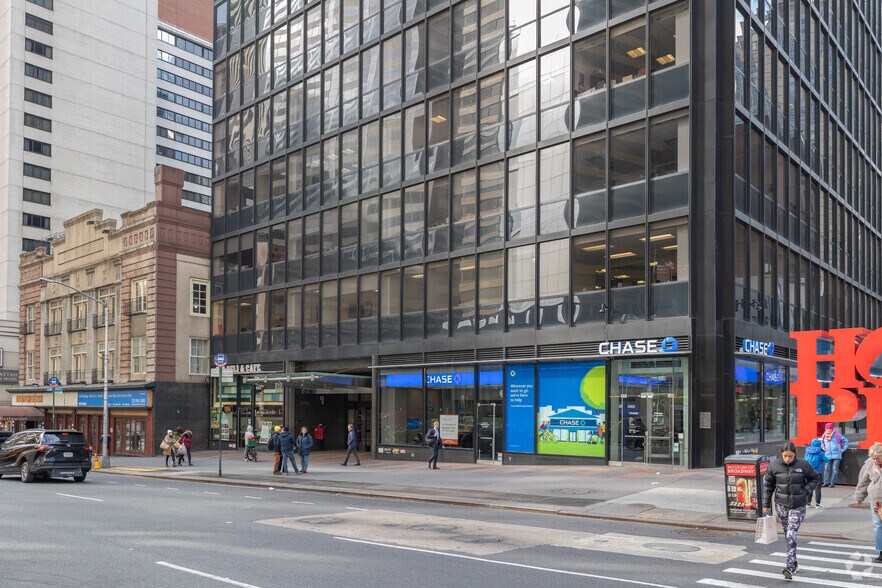 810 Seventh Ave, New York, NY à louer - Photo de l’immeuble – Image 3 sur 9