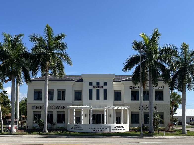 8200 College Pky, Fort Myers, FL à louer - Photo de l’immeuble – Image 2 sur 10