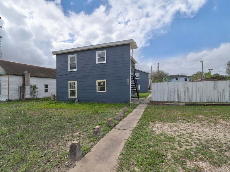 307 E Lee Ave, Kingsville, TX à vendre - Photo de l’immeuble – Image 2 sur 17