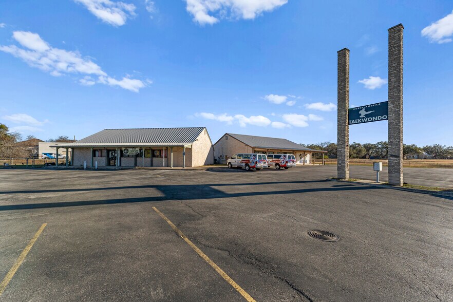 9585 Braun Rd, San Antonio, TX à vendre - Photo de l’immeuble – Image 3 sur 35