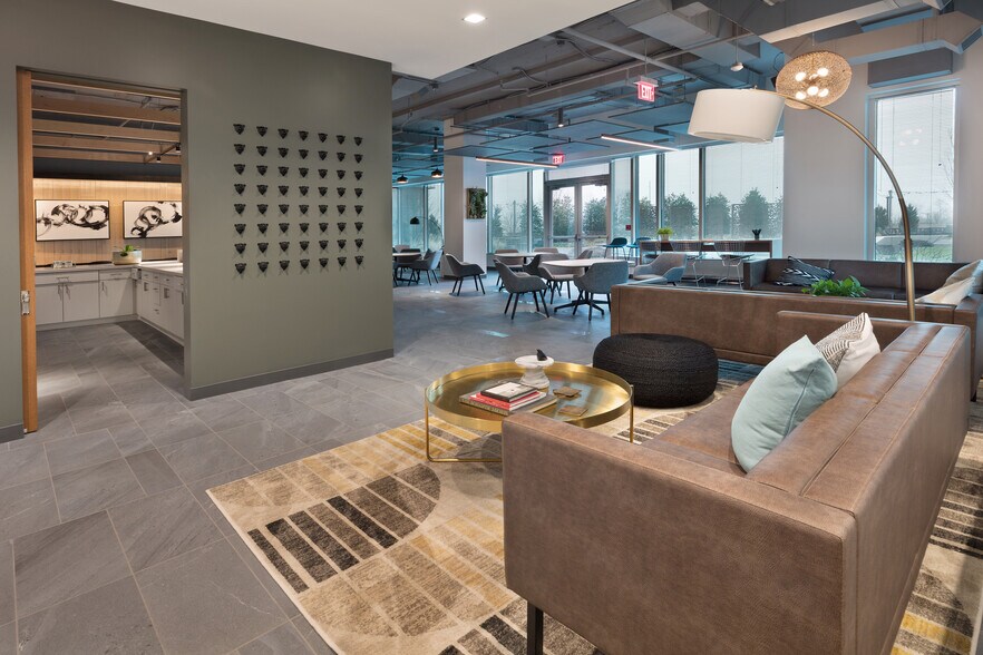 8405 Greensboro Dr, McLean, VA à louer - Photo intérieure – Image 3 sur 15