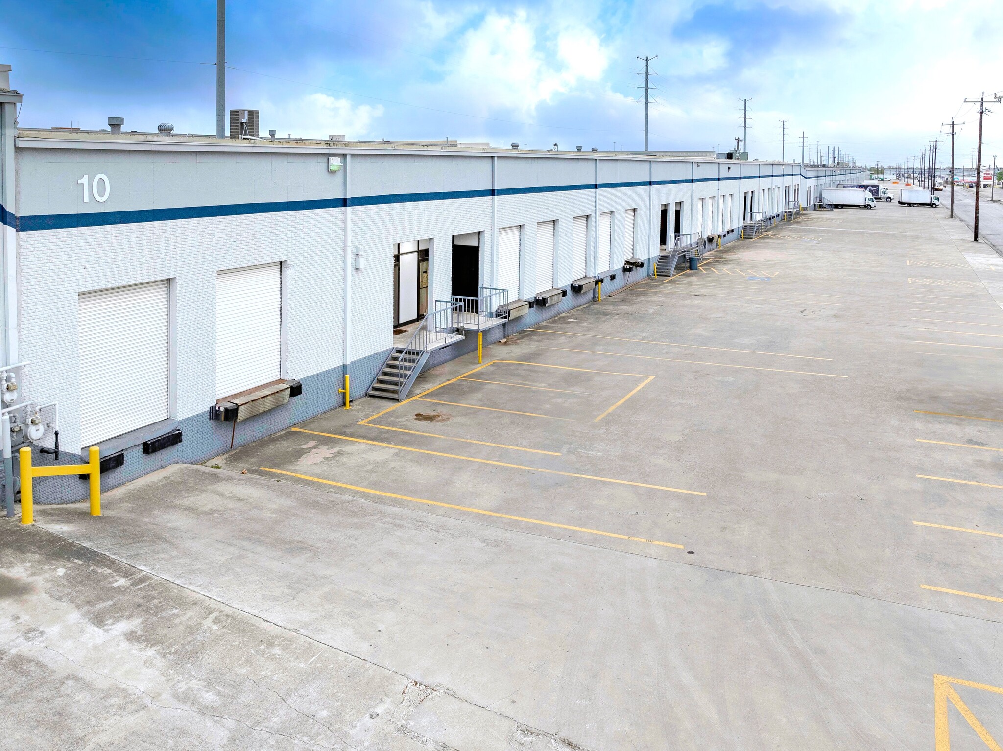 5810-5922 Business Park, San Antonio, TX à louer Photo de l’immeuble– Image 1 sur 7