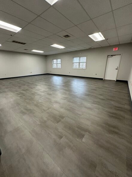 75 Berlin Rd, Cromwell, CT à louer - Photo intérieure – Image 3 sur 7