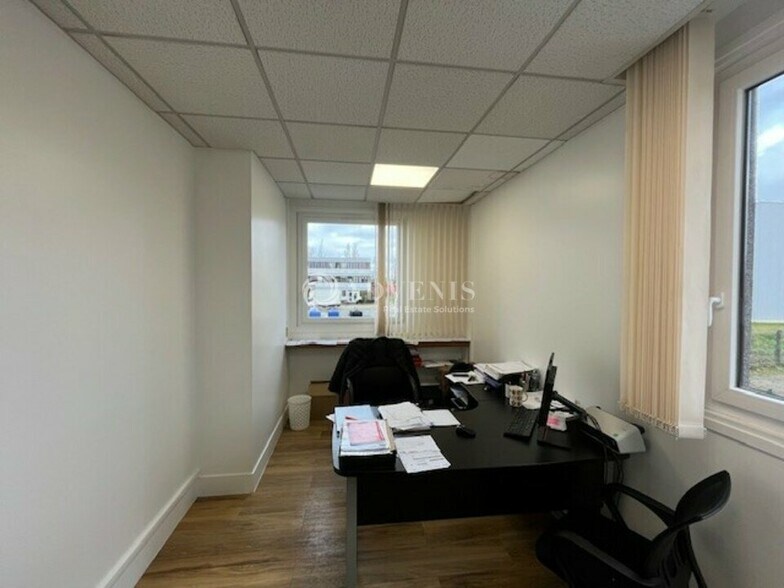 Bureau dans Trappes à louer - Photo intérieure – Image 2 sur 8