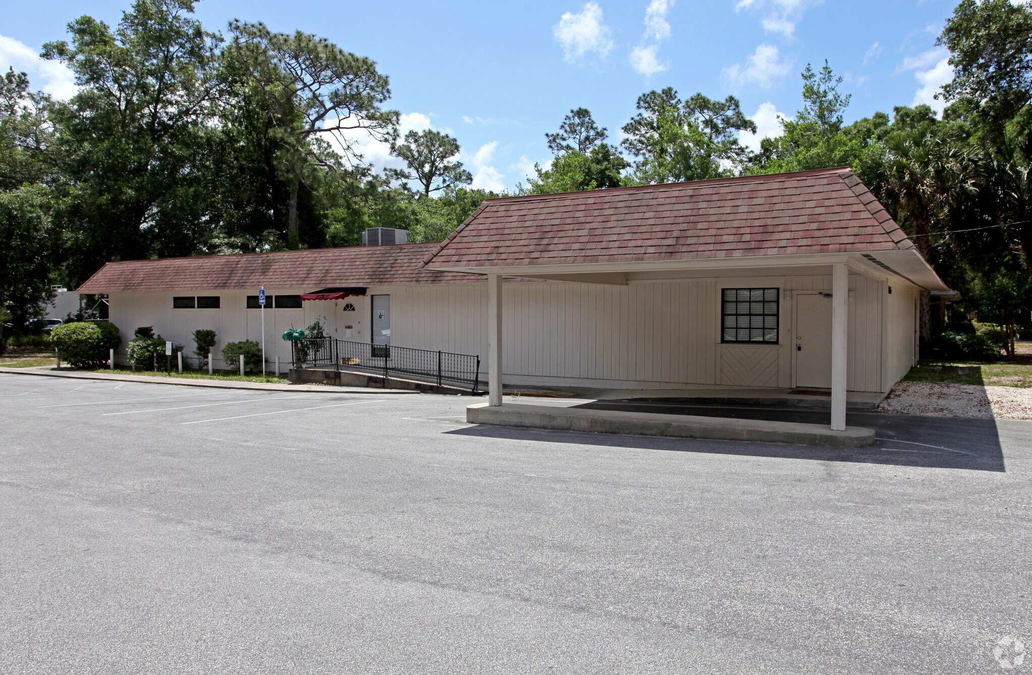1015 N Stone St, Deland, FL à louer Photo principale– Image 1 sur 6