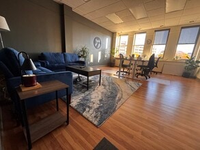 306 S Washington Ave, Royal Oak, MI à louer Photo intérieure– Image 1 sur 4