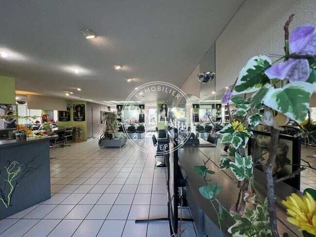 Plus de détails pour Local commercial à vendre