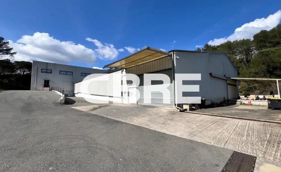 Local d'activités dans Peymeinade à vendre - Photo de l’immeuble – Image 1 sur 9
