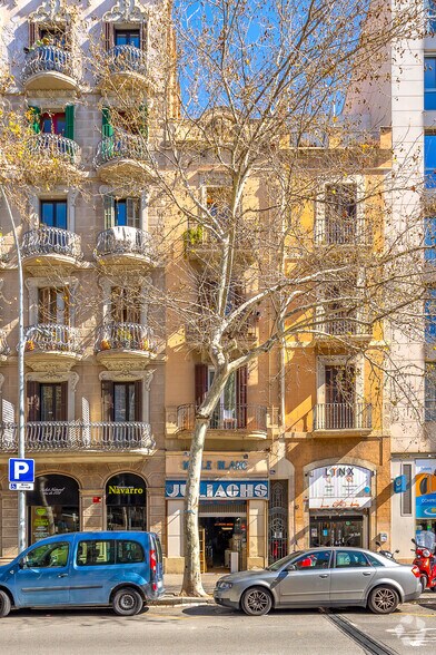 Local commercial dans Barcelone, Barcelona à vendre - Photo de l’immeuble – Image 2 sur 2