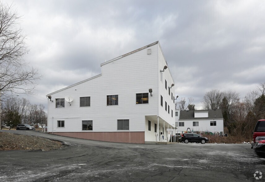 77 Troy Rd, East Greenbush, NY à louer - Photo de l’immeuble – Image 3 sur 6
