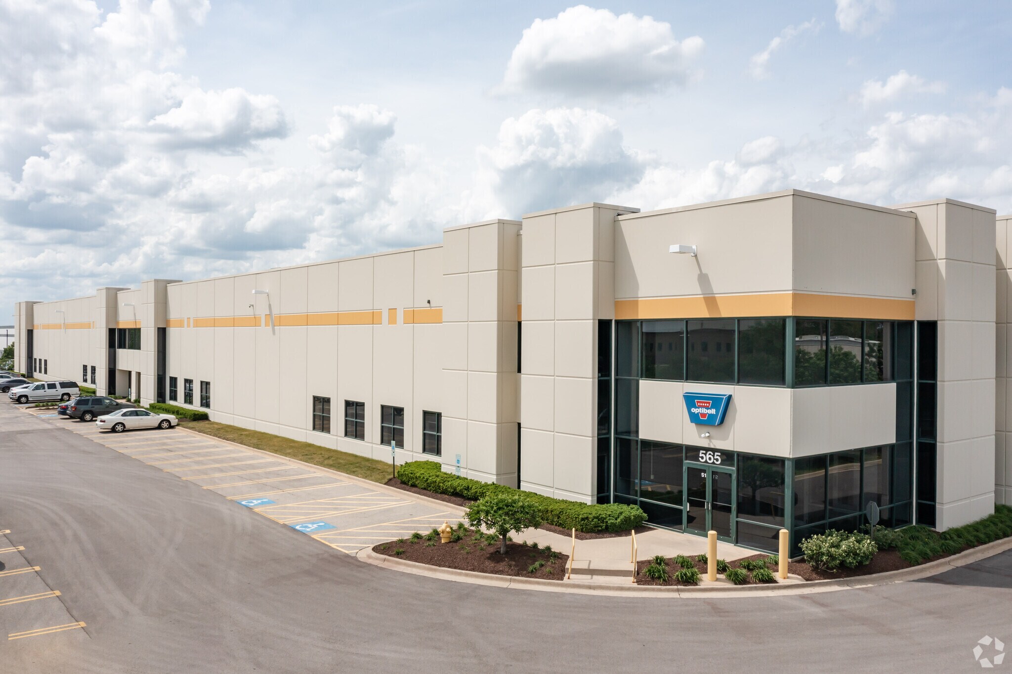 545-565 Fullerton Ave, Carol Stream, IL à louer Photo de l’immeuble– Image 1 sur 5
