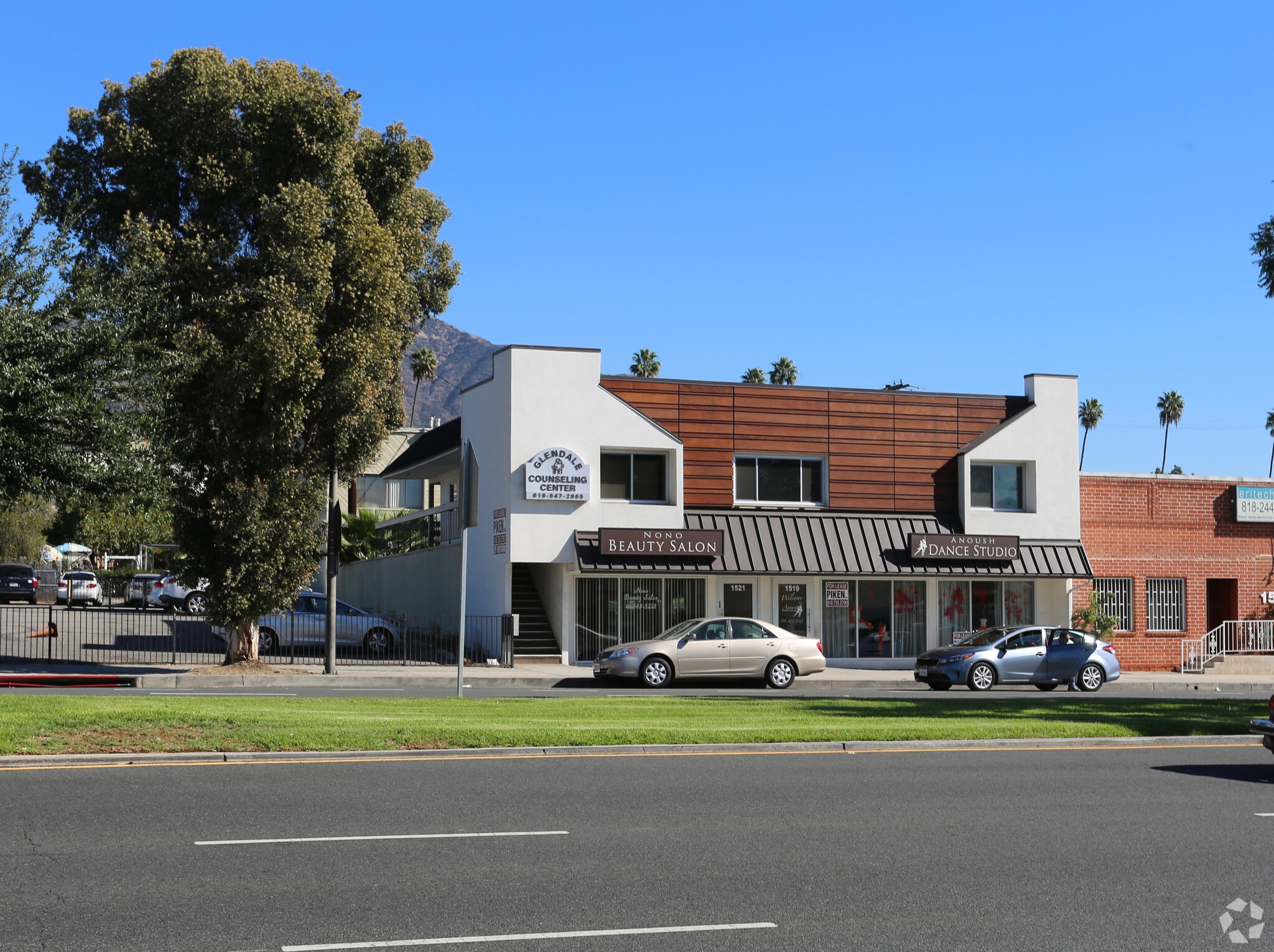 1519-1521 W Glenoaks Blvd, Glendale, CA à louer Photo principale– Image 1 sur 35