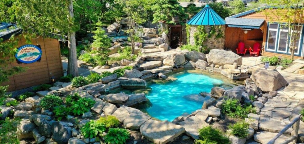 2310 Boul De Sainte-Adèle, Sainte-Adele, QC à vendre - Photo de l’immeuble – Image 3 sur 18