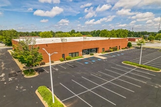 2080 Brentwood St, High Point, NC à louer Photo de l’immeuble– Image 1 sur 10