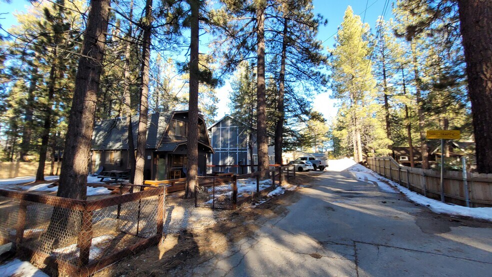 39408 Moab Lane, Big Bear Lake, CA à vendre - Photo de l’immeuble – Image 2 sur 21