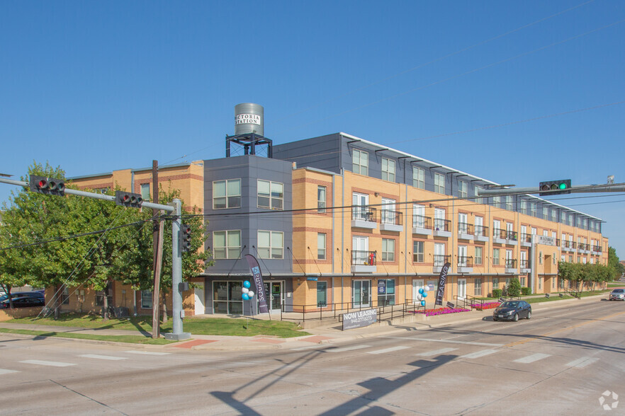 214 S Bell Ave, Denton, TX à louer - Photo de l’immeuble – Image 2 sur 5