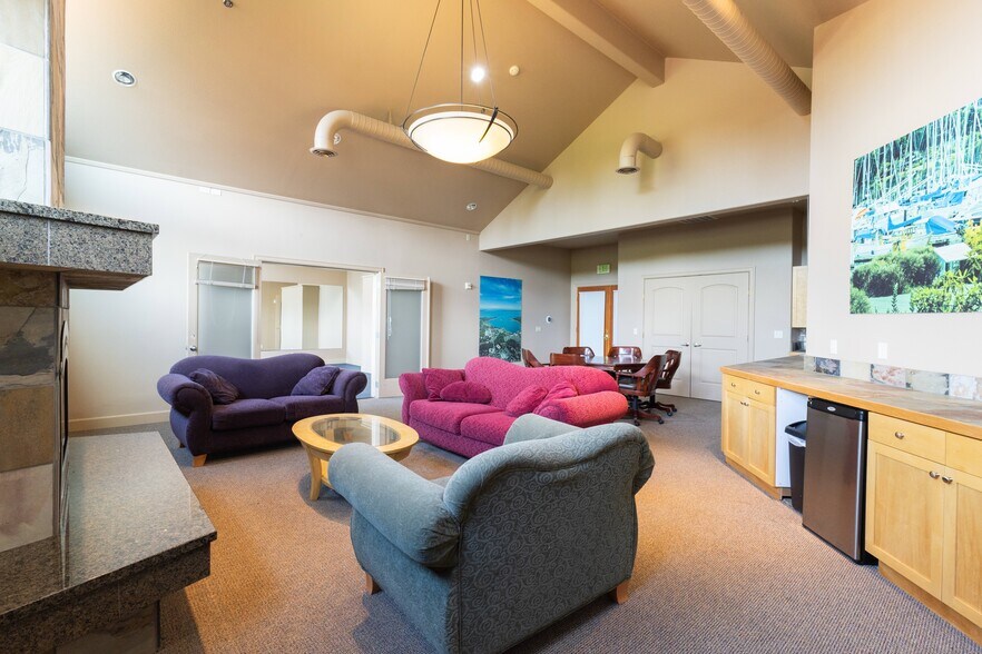 360 Knechtel Way NE, Bainbridge Island, WA à vendre - Photo de l’immeuble – Image 3 sur 5