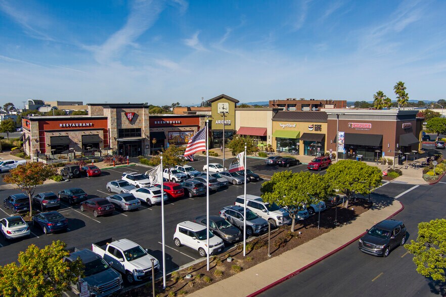 1498-1562 N Main St, Salinas, CA à louer - Photo de l’immeuble – Image 1 sur 3